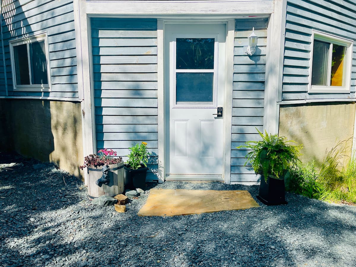 Driveway and parking arrival view